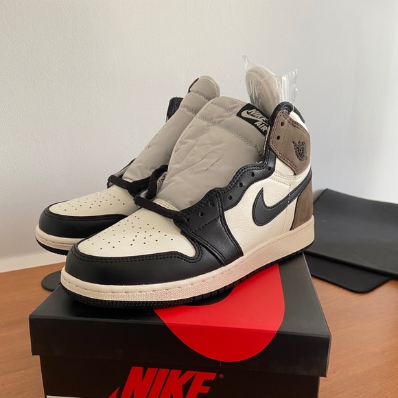 Jordan 1 Mocha size 7 (DeadStock) |SOLD| - Picture 2 of 6